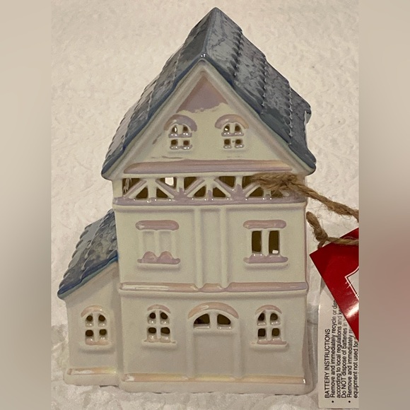 Holiday Time LED Lighted 2-story Blue & White House Christmas Tabletop Decor NEW - Picture 4 of 10